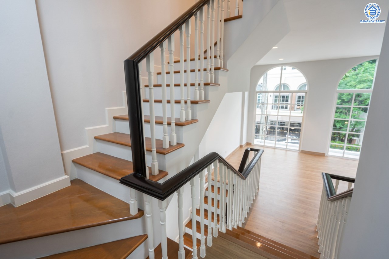 บ้านมือสอง ทาวน์โฮม 3 ชั้น หลังมุม ม.พลัสซิตี้พาร์ค เกษตร-นวมินทร์ เนื้อที่ 33.60 ตร.ว. ฟังก์ชัน 3 ห้องนอน 4 ห้องน้ำ จอดรถได้ 2 คัน บนทำเลศักยภาพ เชื่อมต่อถนนหลายสาย เข้าเมืองก็เป็นเรื่องง่าย ใกล้รถไฟฟ้าสายเขียวอ่อน สถานี "ม.เกษตรศาสตร์" และ ใกล้จุดขึ้นทางด่วน "ฉลองรัช"...